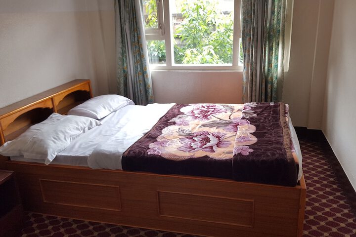 Room 9 of 13