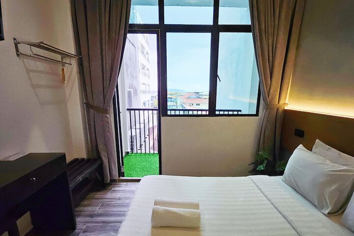 Room 22 of 102