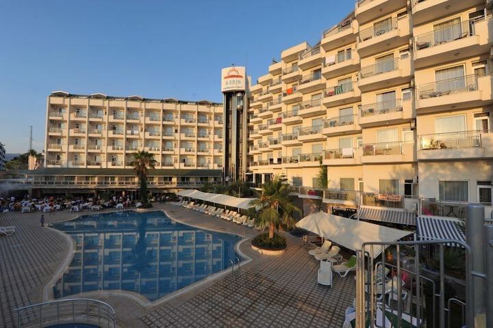 Hotel Pool