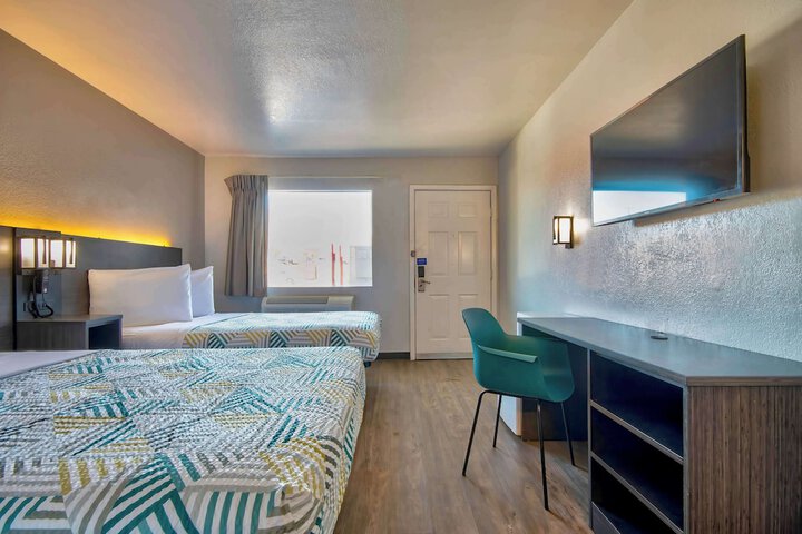 Room 13 of 26