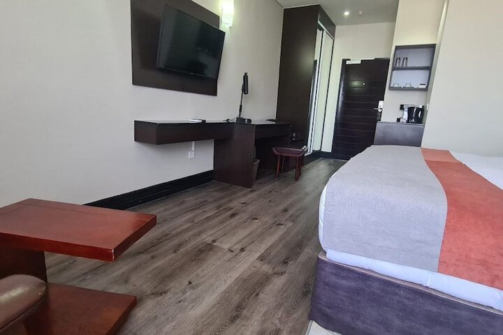 Room 2 of 67