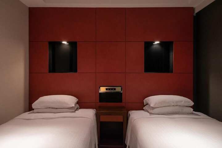 Room 18 of 42