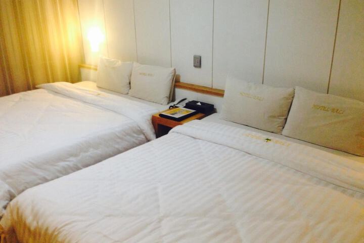 Room 16 of 40