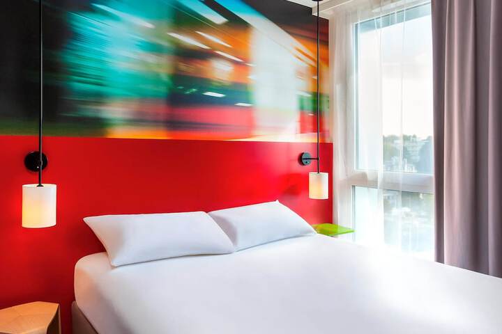 Room 2 of 40