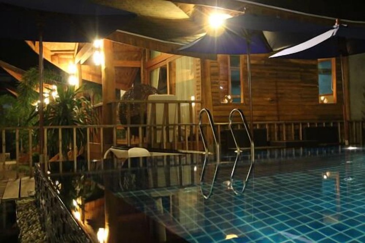 Hotel with Pool