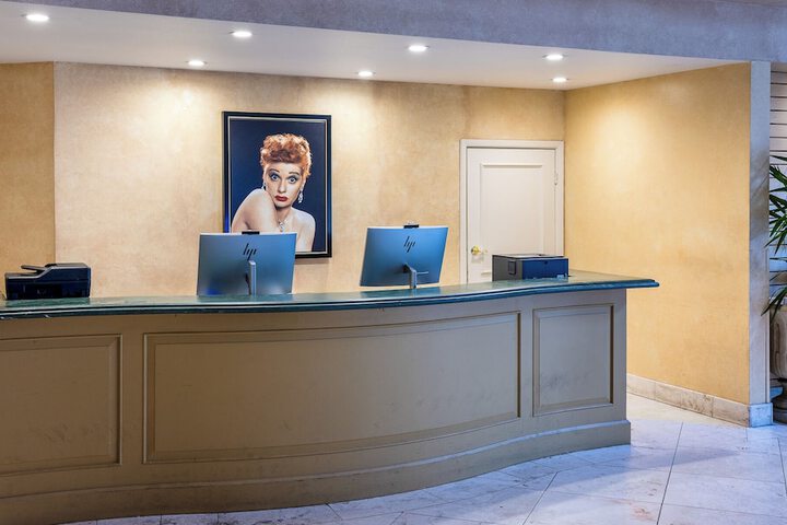 Entrance & Lobby