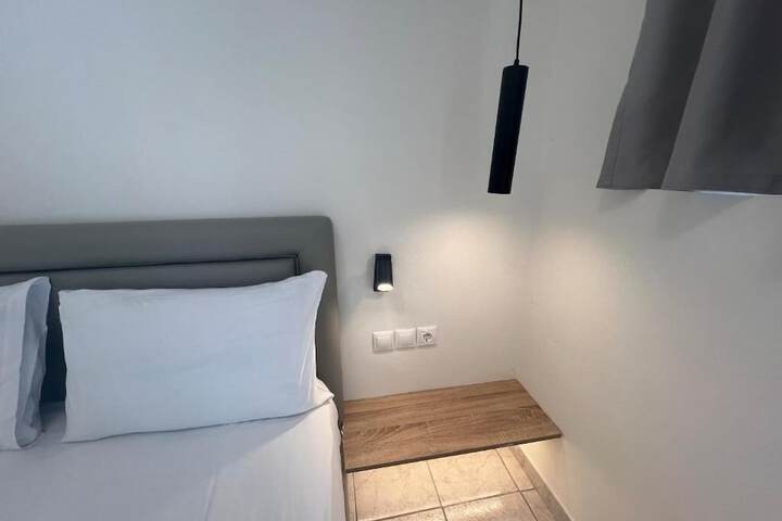 Room 7 of 25