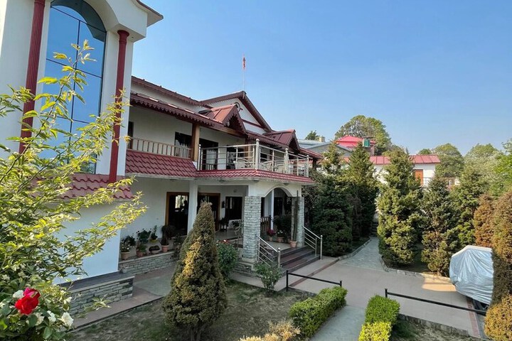Hotel Exterior 37 of 38