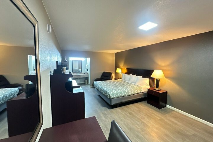 Pet Deluxe Double Room (1 of 11)