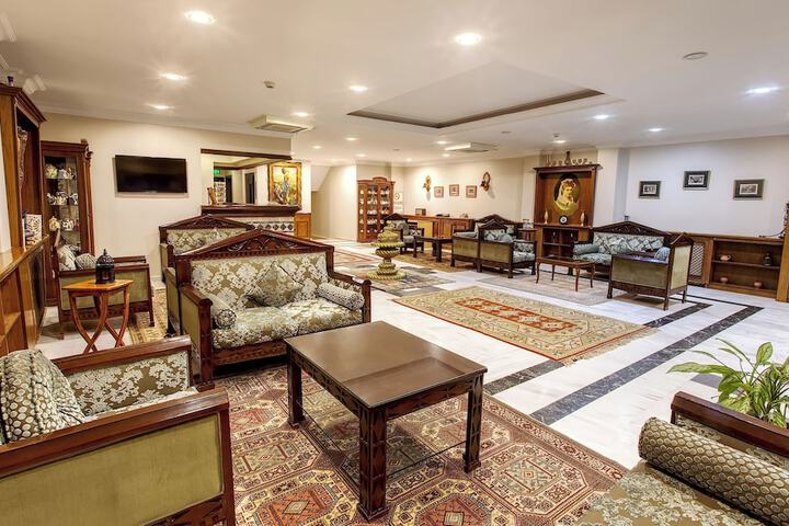 Guest Lobby