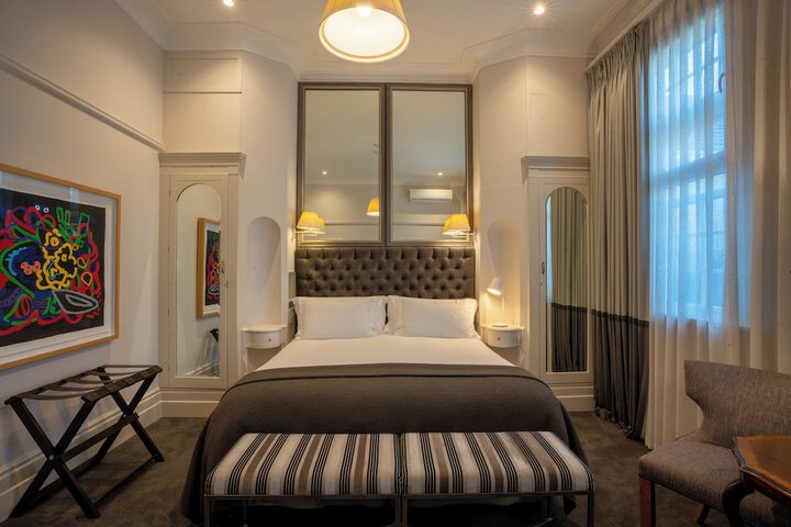 Room 13 of 176