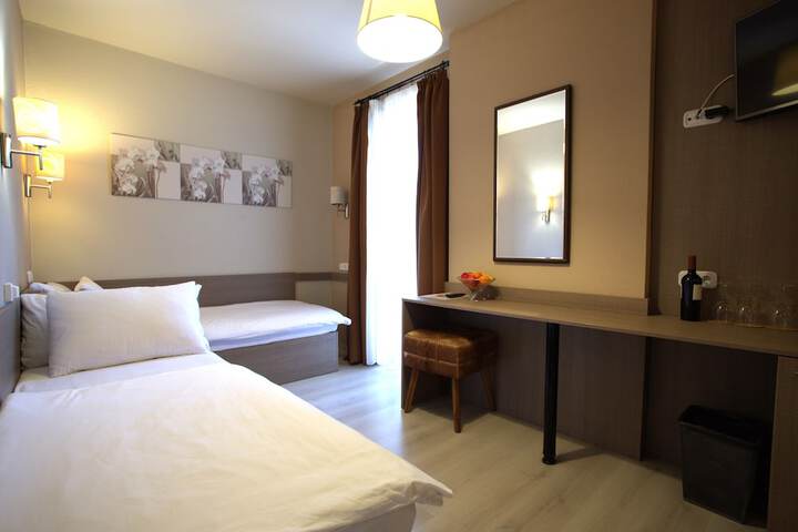 Room 7 of 13
