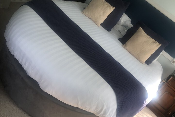 Room 4 of 48