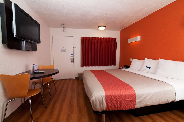 Room 11 of 52