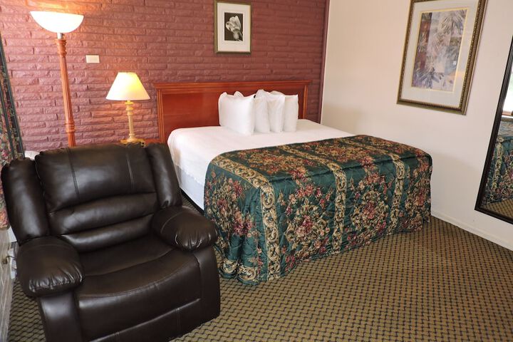 Room 8 of 43