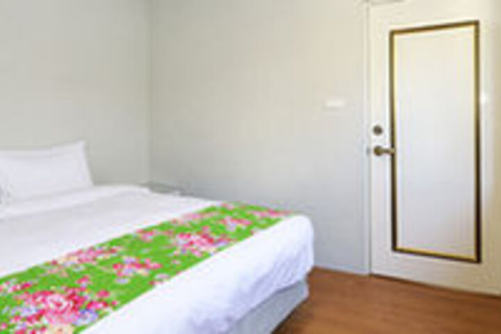 Room 12 of 30