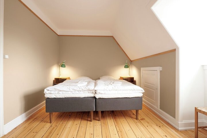 Room 10 of 22