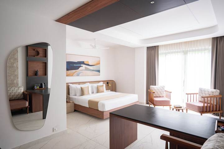 Room 6 of 28