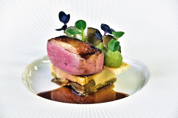 Dining 9 of 15