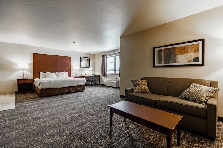 Suite 2 Queen Beds (5 of 7)