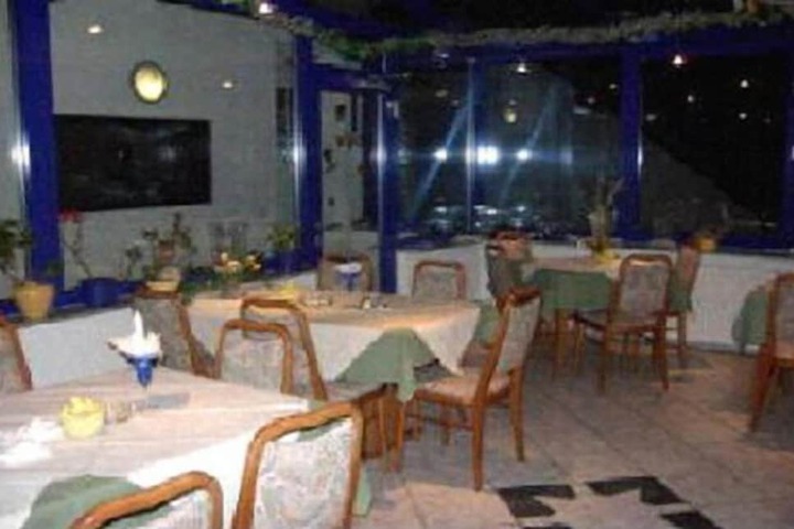Dining 9 of 11