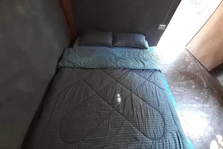 Room 10 of 48