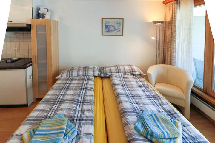 Room 27 of 169