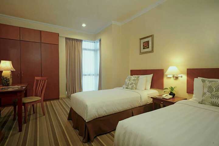 Room 2 of 37