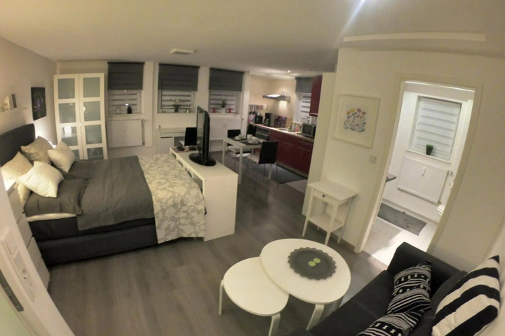Room 4 of 11