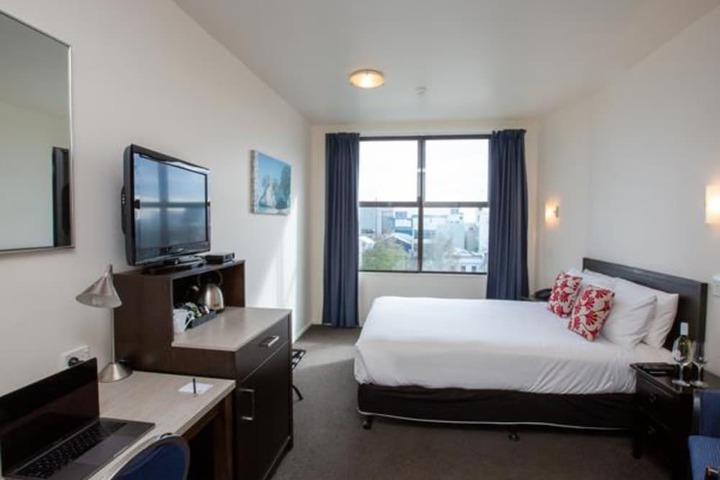 Room 17 of 44