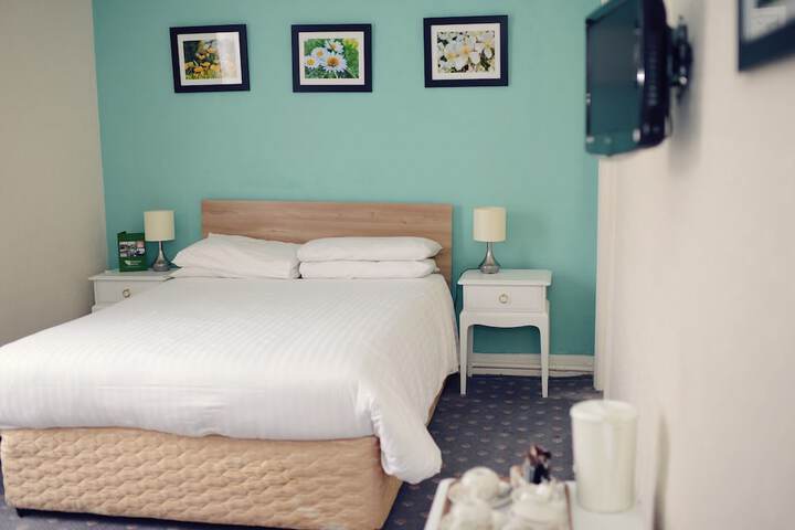 Room 6 of 19