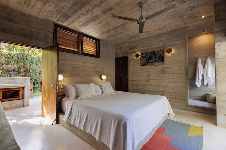 Room 6 of 51