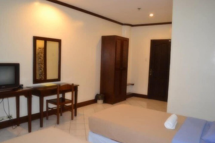 Room 3 of 50