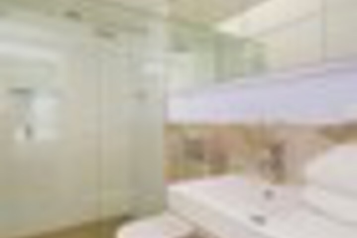 Room 17 of 27