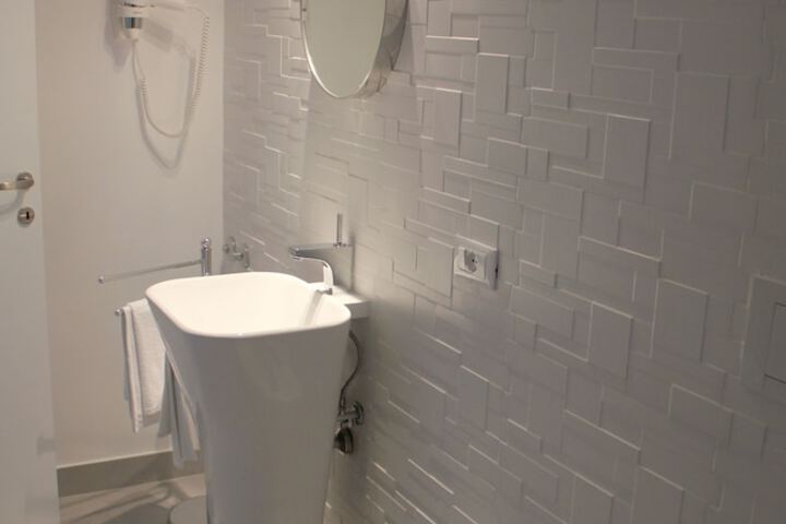 Room 12 of 20