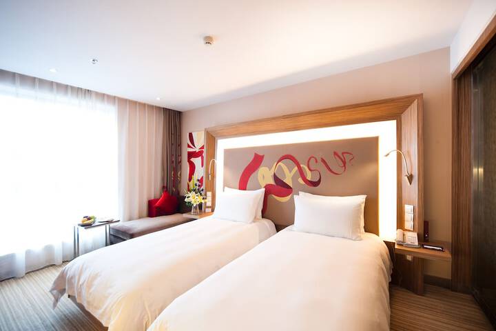 Room 8 of 178