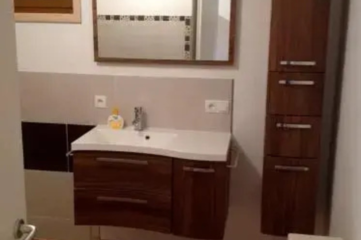 Room 9 of 12