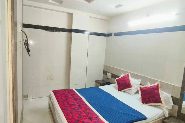 Room 6 of 15