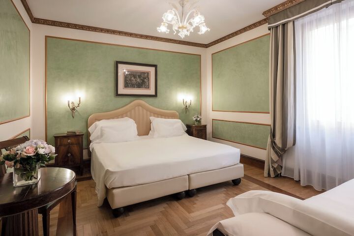 Room 43 of 90
