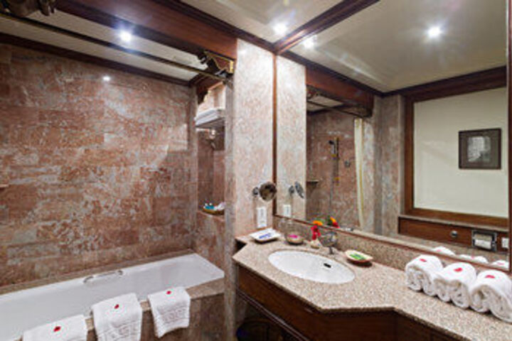 Room 5 of 32