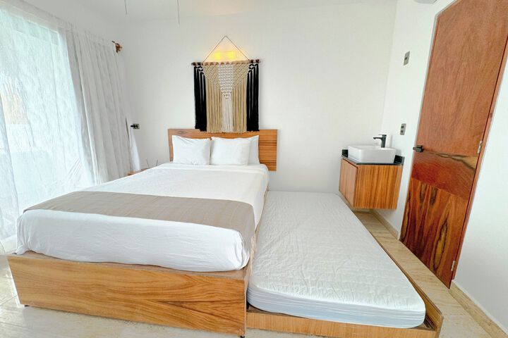 Room 17 of 18