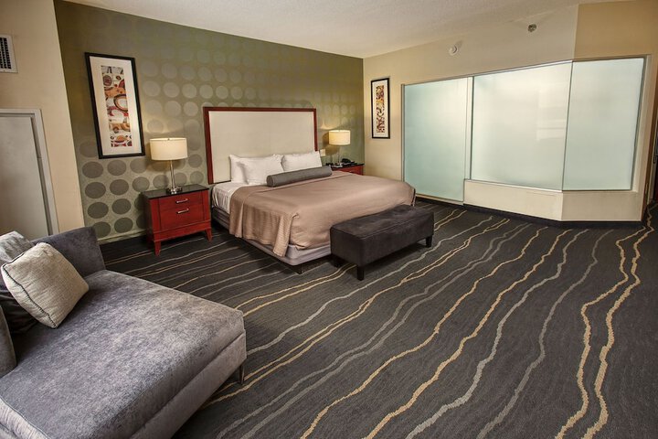 Deluxe Single King Bed (1 of 2)