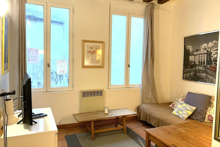 Room 5 of 12