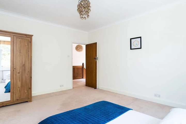 Room 4 of 22