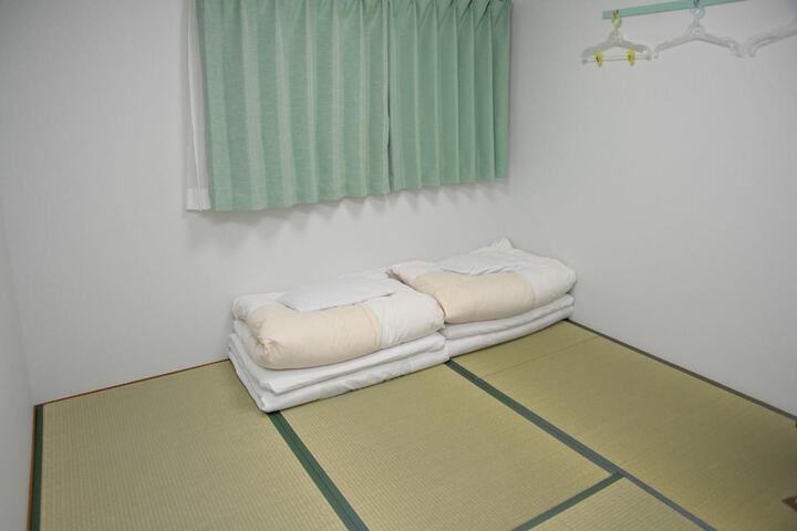 Room 6 of 28
