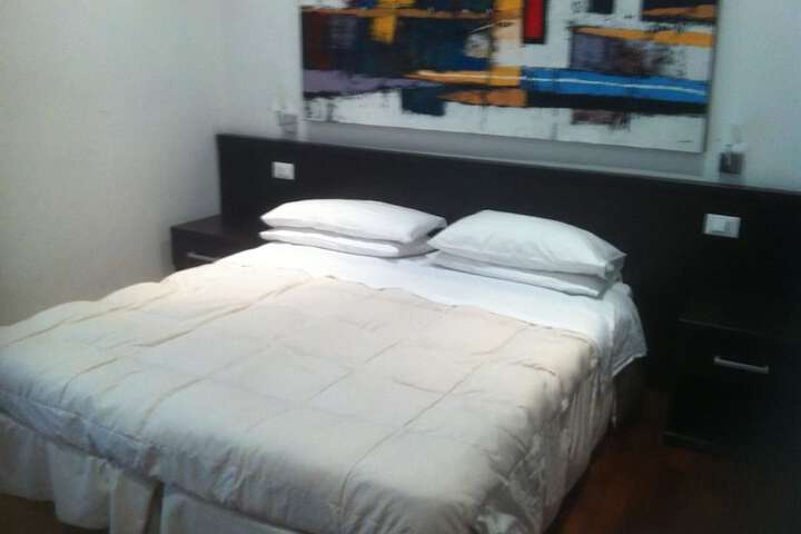 Room 9 of 14