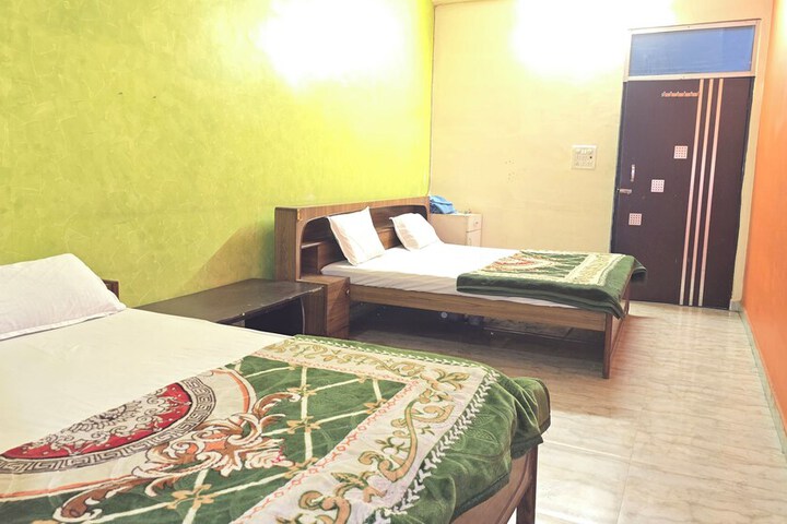 Room 4 of 75