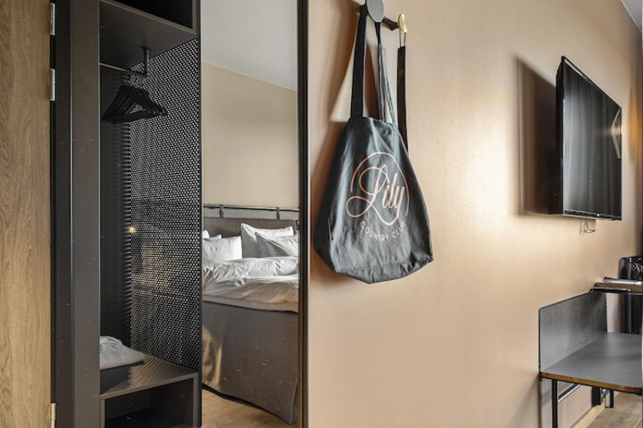 Room 85 of 234