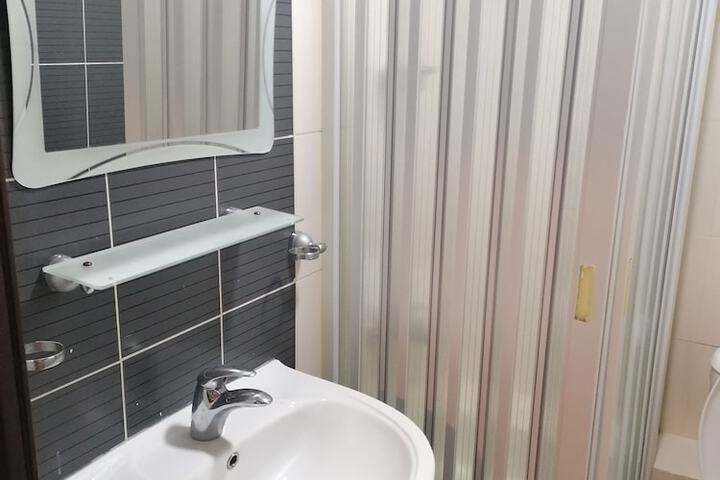 Room 14 of 18