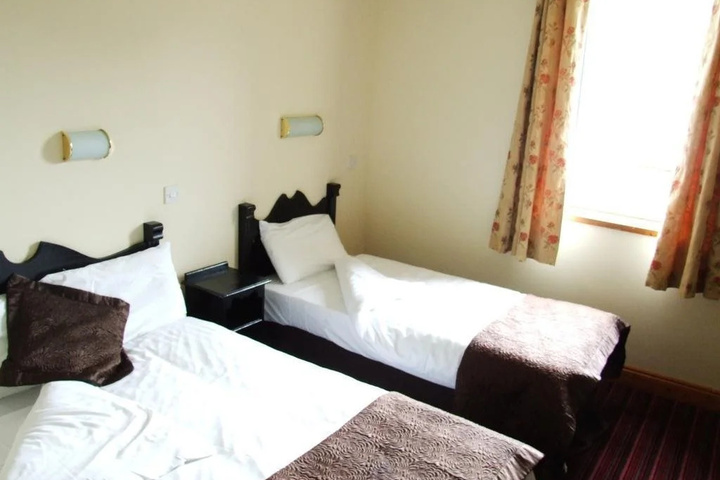 Room 5 of 14